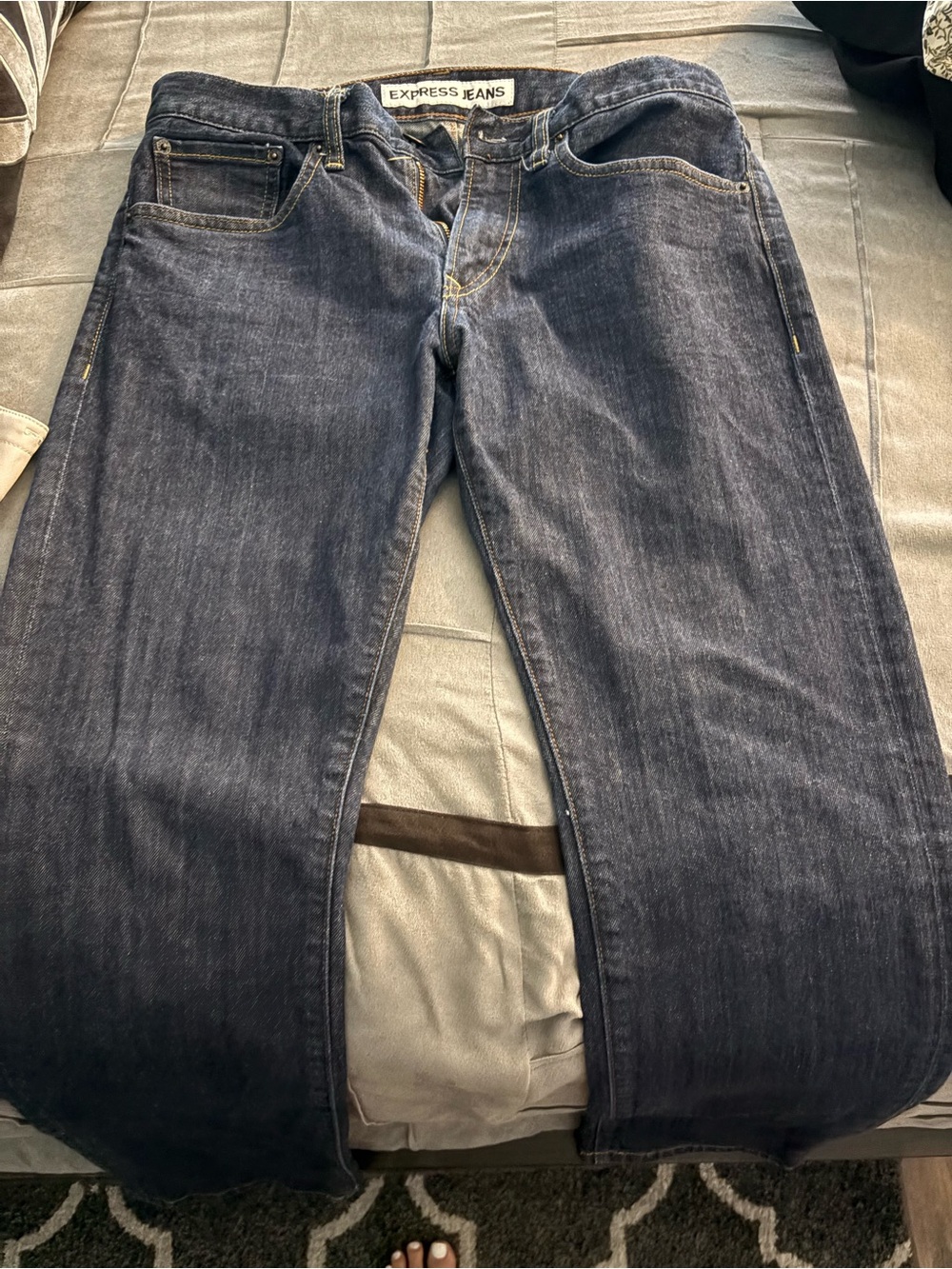 Express Men’s Indigo Relaxed Straight Jeans size 31